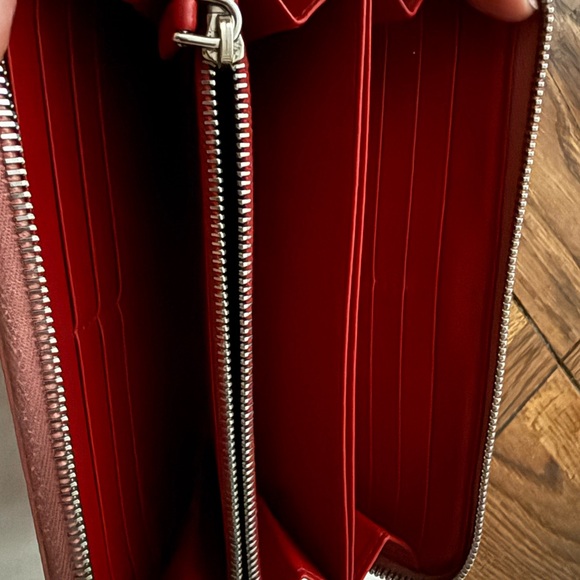 Prada Pink Women's Wallet. Saffiano leather. Good condition. - Picture 4 of 7